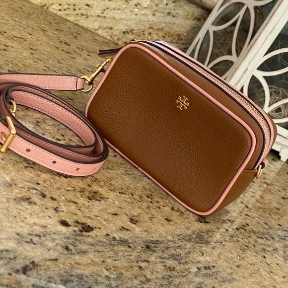Tory Burch Handbags - New ❤️ tory Burch leather camera bag crossbody brown